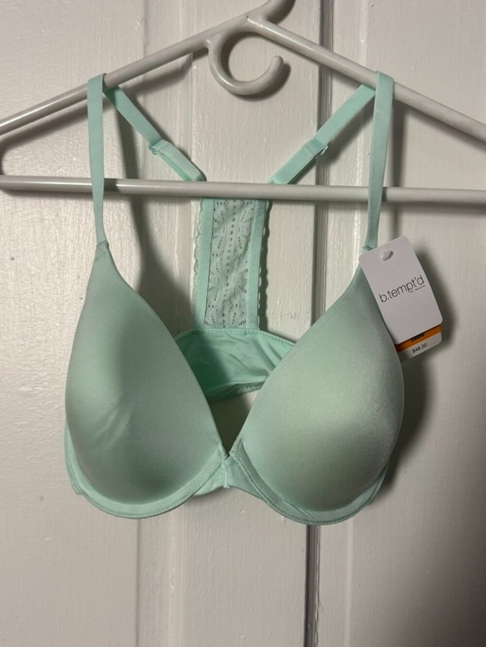 B.Tempt'd Future Foundation Front Close Racerback Bra - 32DD (NWT)